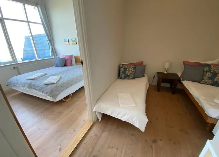 Skaerven Beachfront Apartments And Cottage