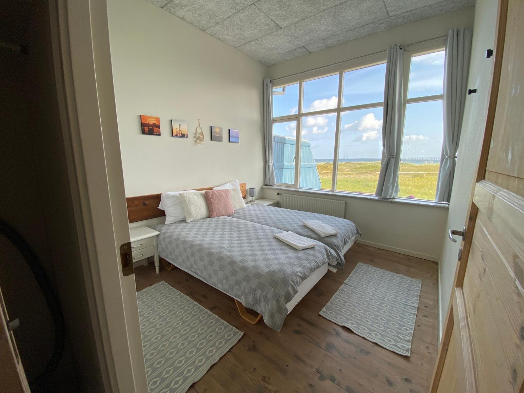 Skaerven Beachfront And Apartment