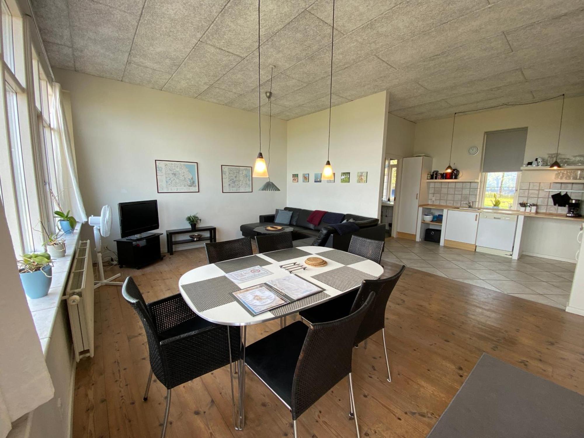 Skaerven Beachfront And Apartment *